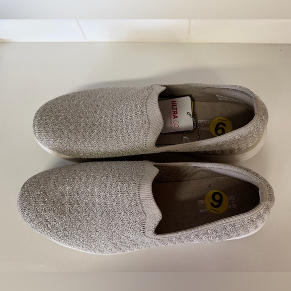 Ladies Tan Skechers - Picture 5 of 12